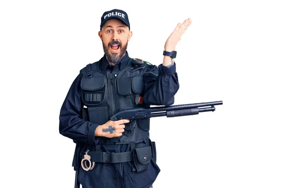 Young Handsome Man Wearing Police Uniform Holding Shotgun Celebrating Victory — Stock Photo, Image