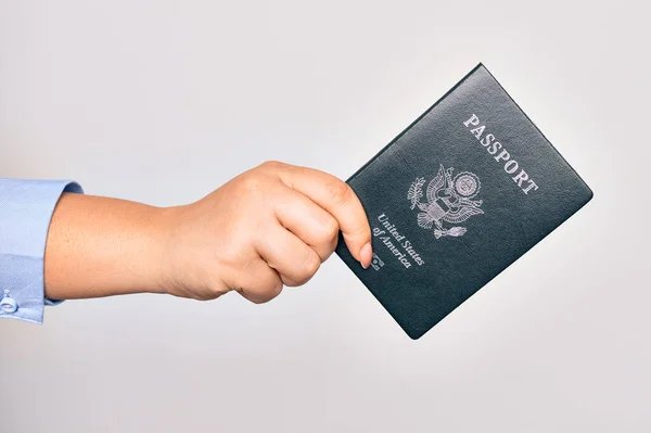 Mano Mujer Joven Caucásica Sosteniendo Documento Pasaporte Estados Unidos Sobre —  Fotos de Stock