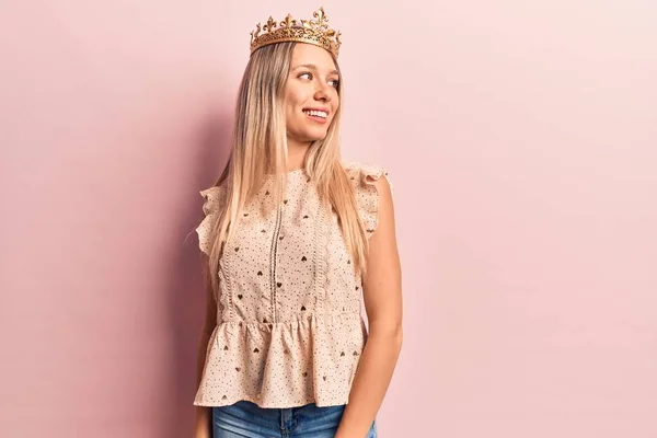 Young Blonde Woman Wearing Princess Crown Looking Away Side Smile — Stock Photo, Image