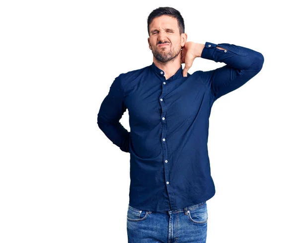 Jonge Knappe Man Draagt Casual Shirt Lijden Aan Nek Pijn — Stockfoto