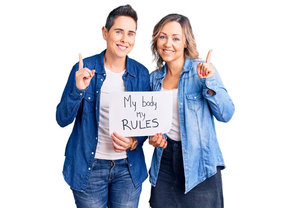 Een Paar Vrouwen Die Mijn Lichaam Vasthielden Mijn Regels Spandoek — Stockfoto