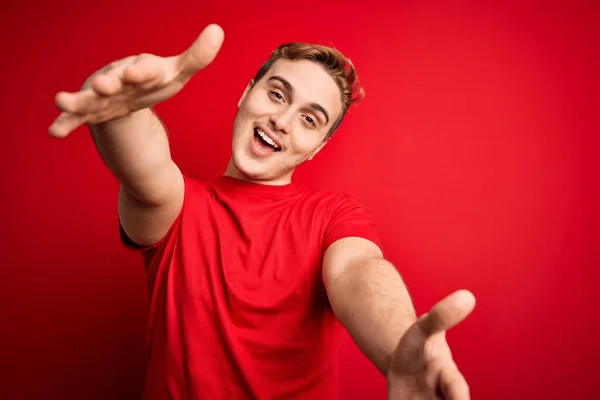 Young Handsome Redhead Man Wearing Casual Shirt Isolated Red Background — Stock Photo, Image