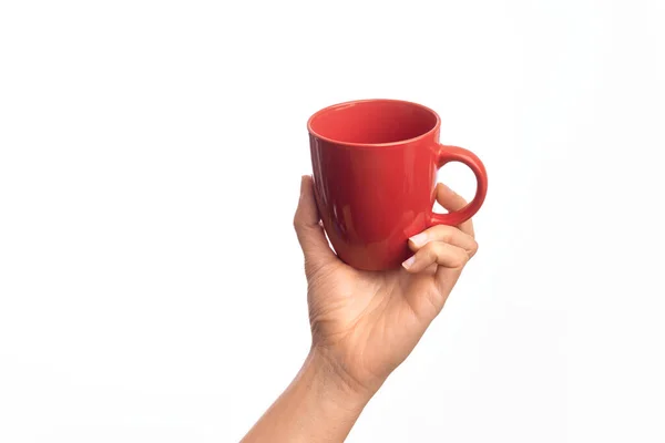 Hand Van Kaukasische Jongeman Met Kopje Koffie Geïsoleerde Witte Achtergrond — Stockfoto
