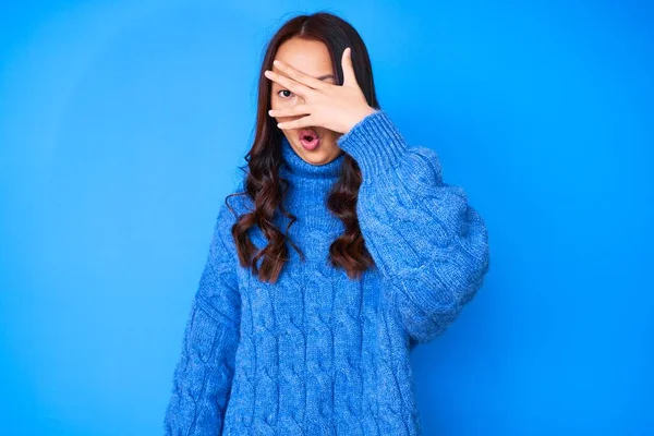 Young Beautiful Chinese Girl Wearing Casual Winter Sweater Peeking Shock — Stock Photo, Image