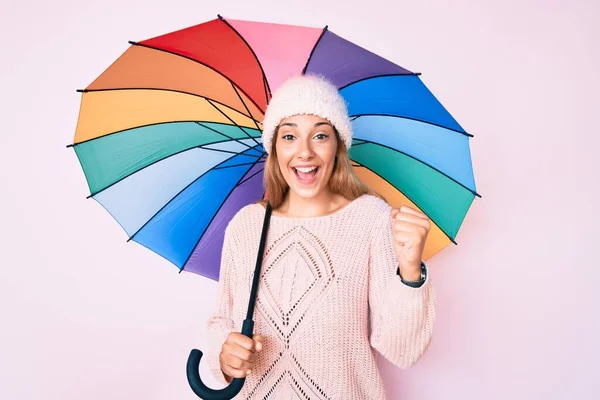 Young Brunette Woman Colorful Umbrella Screaming Proud Celebrating Victory Success — Stock Photo, Image