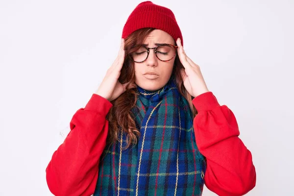 Mujer Hermosa Joven Que Usa Bufanda Invierno Informal Gafas Que — Foto de Stock