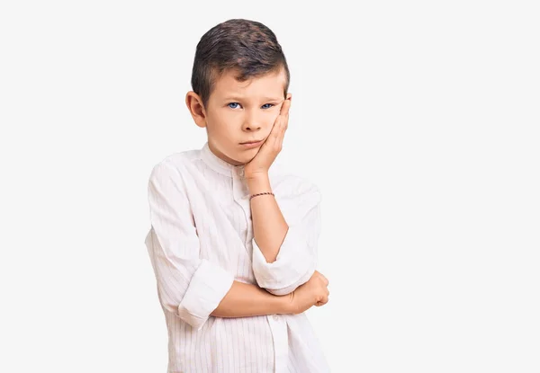 Lindo Niño Rubio Con Camisa Elegante Pensando Que Cansado Aburrido —  Fotos de Stock