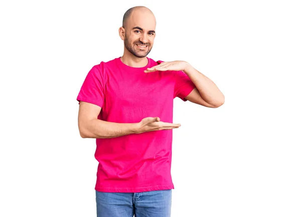 Jovem Homem Bonito Vestindo Casual Shirt Gesticulando Com Mãos Mostrando — Fotografia de Stock