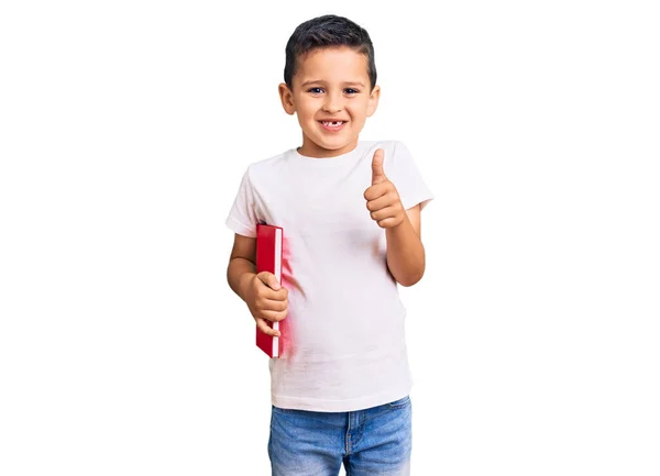 Pequeño Niño Lindo Leyendo Libro Sonriendo Feliz Positivo Pulgar Hacia — Foto de Stock