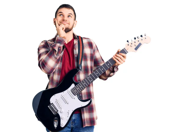 Jeune Bel Homme Jouant Guitare Électrique Visage Sérieux Pensant Question — Photo