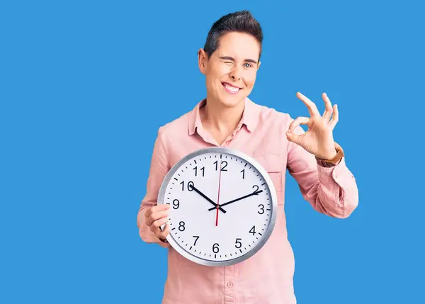 Young Woman Short Hair Holding Big Clock Doing Sign Fingers — Stock Photo, Image