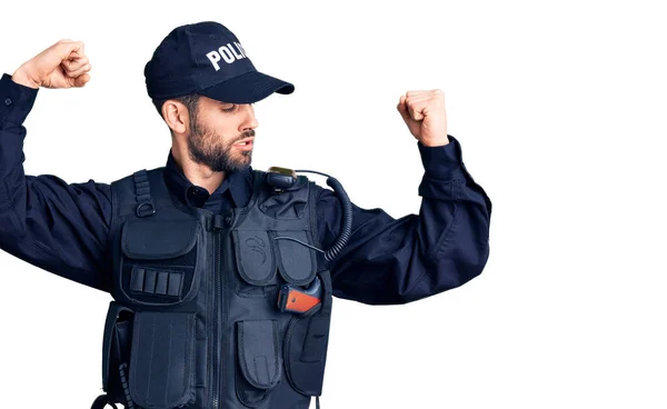Joven Hombre Guapo Con Barba Vistiendo Uniforme Policía Mostrando Los —  Fotos de Stock