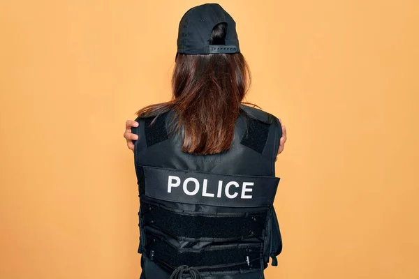 Young Beautiful Brunette Policewoman Wearing Police Uniform Bulletproof Cap Hugging — Stock Photo, Image