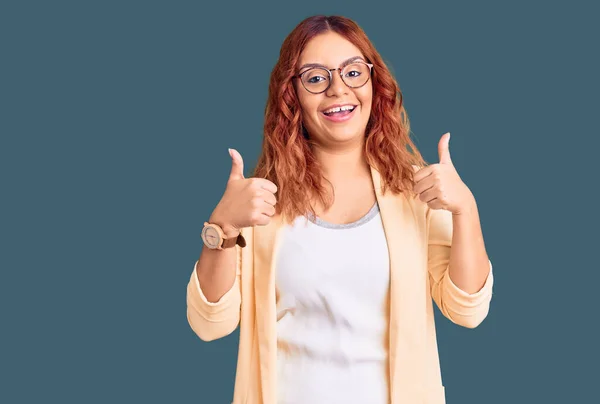 Young Latin Woman Wearing Business Clothes Success Sign Doing Positive — Stock Photo, Image