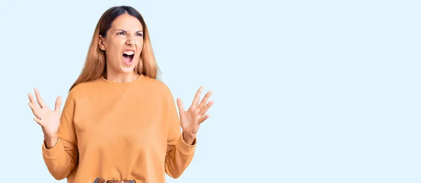 Beautiful Young Woman Wearing Casual Clothes Crazy Mad Shouting Yelling — Stock Photo, Image