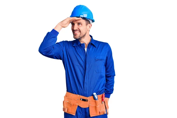 Homem Bonito Jovem Vestindo Uniforme Trabalhador Hardhat Muito Feliz Sorrindo — Fotografia de Stock