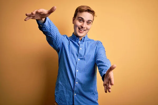 Young Handsome Redhead Man Wearing Casual Striped Shirt Isolated Yellow — Stock Photo, Image