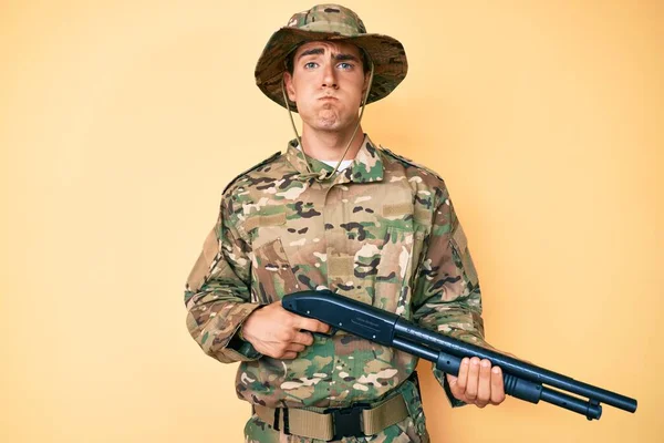 Young Handsome Man Wearing Camouflage Army Uniform Holding Shotgun Puffing — Stock Photo, Image