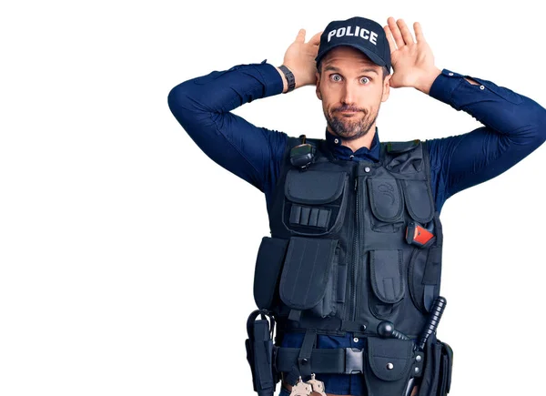 Joven Hombre Guapo Vistiendo Uniforme Policía Haciendo Gesto Orejas Conejo — Foto de Stock