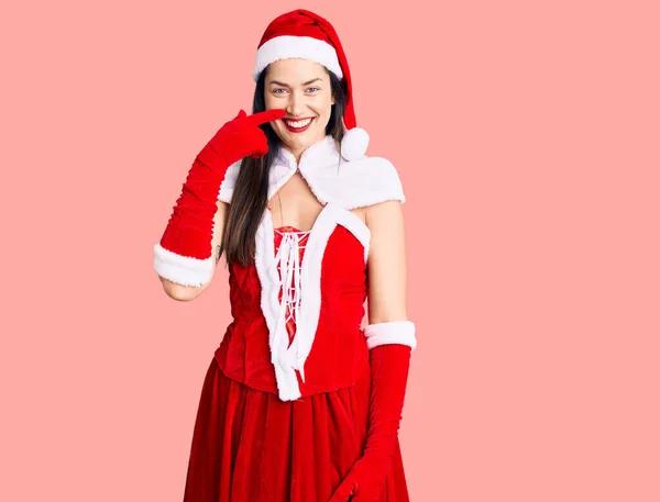 Jovem Bela Mulher Caucasiana Vestindo Traje Papai Noel Apontando Com — Fotografia de Stock