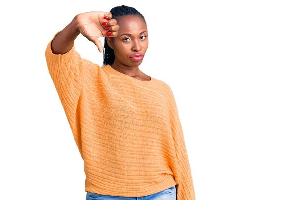 Jonge Afro Amerikaanse Vrouw Met Casual Kleding Die Ongelukkig Boos — Stockfoto
