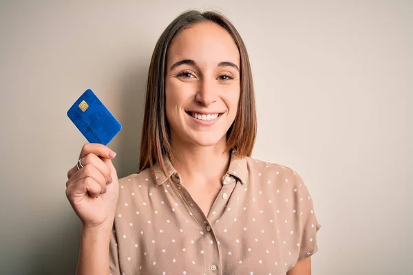 Młoda Piękna Kobieta Klienta Posiadająca Kartę Kredytową Zapłaty Białym Tle — Zdjęcie stockowe