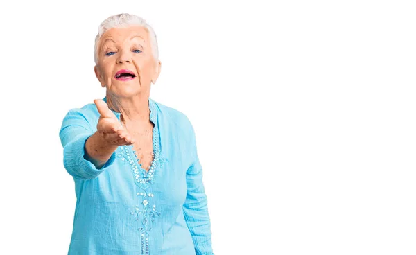 Senior Mooie Vrouw Met Blauwe Ogen Grijs Haar Dragen Zomer — Stockfoto