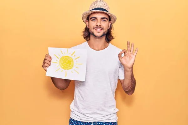 年轻英俊的男子牵着太阳画 手握手签 微笑友好的手势 是极好的象征 — 图库照片