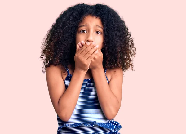 Afrikanisches Kind Mit Lockigem Haar Badebekleidung Das Fälschlicherweise Den Mund — Stockfoto