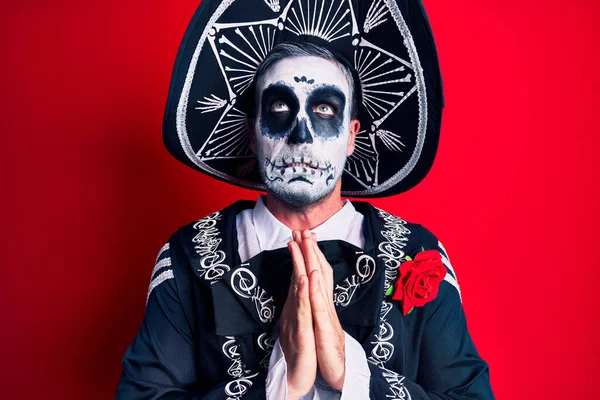 Jeune Homme Portant Jour Mexicain Costume Mort Sur Rouge Mendier — Photo