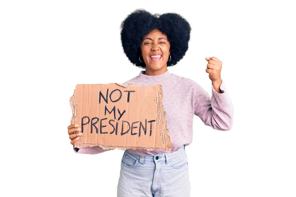 Junge Afrikanisch Amerikanische Mädchen Halten Nicht Mein Präsident Protestbanner Hoch — Stockfoto