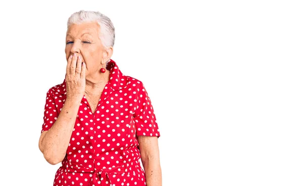 Senior Bella Donna Con Gli Occhi Blu Capelli Grigi Indossa — Foto Stock