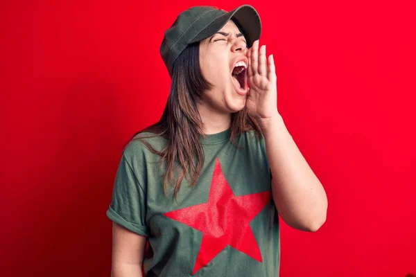 Jeune Belle Femme Brune Coiffée Bonnet Shirt Avec Une Étoile — Photo