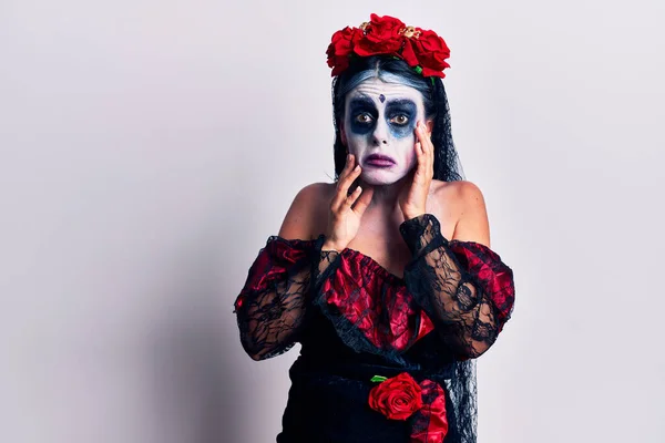 Mujer Joven Vistiendo Día Mexicano Del Maquillaje Muerto Manos Cansadas — Foto de Stock