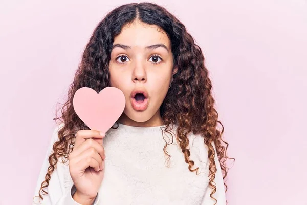 Beautiful Kid Girl Curly Hair Holding Heart Shape Paper Scared — Stock Photo, Image