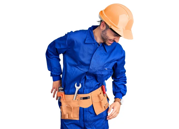 Joven Hispano Vistiendo Uniforme Trabajador Sufriendo Dolor Espalda Tocando Espalda — Foto de Stock