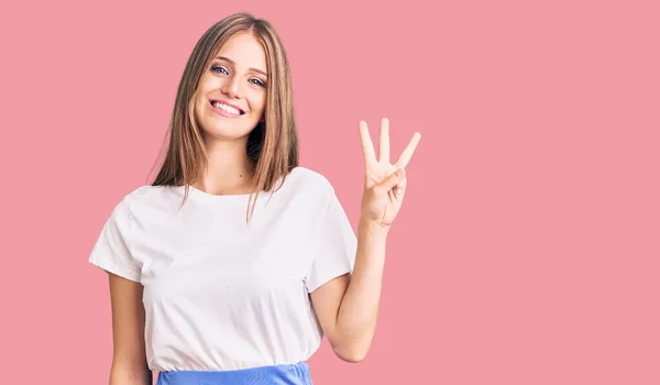 Jovem Mulher Loira Bonita Vestindo Estilo Verão Mostrando Apontando Para — Fotografia de Stock