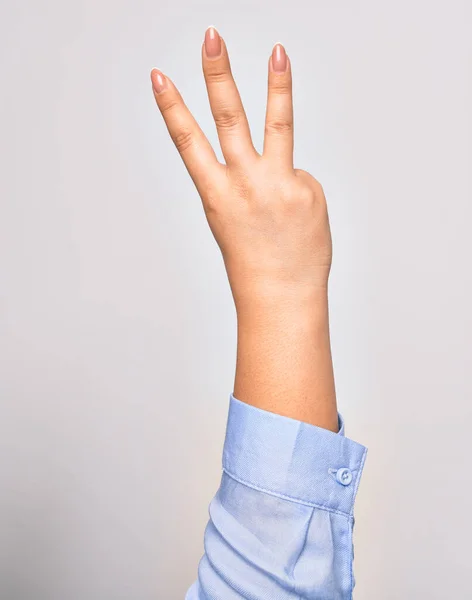 Mano Mujer Joven Caucásica Mostrando Número Tres Con Los Dedos —  Fotos de Stock