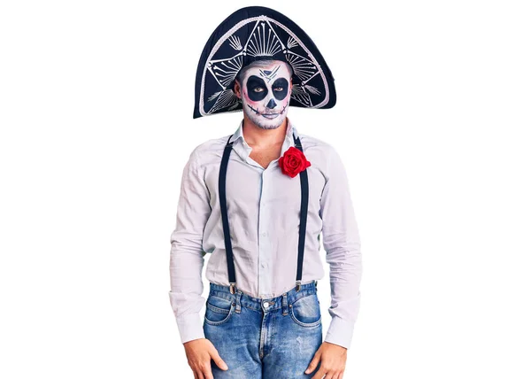 Uomo Che Indossa Giorno Del Costume Morto Sfondo Scettico Nervoso — Foto Stock