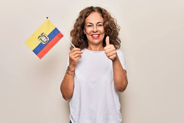 Medelåldern Vacker Patriotisk Kvinna Som Håller Colombian Flagga Över Isolerade — Stockfoto