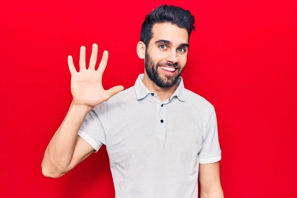 Jeune Homme Beau Avec Barbe Portant Polo Décontracté Montrant Pointant — Photo