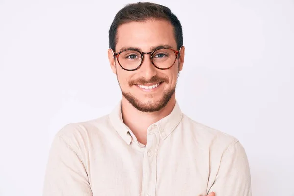 Joven Hombre Guapo Con Ropa Casual Gafas Cara Feliz Sonriendo —  Fotos de Stock