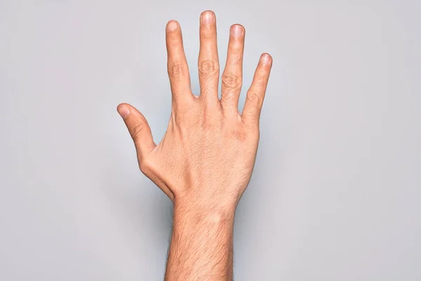 손가락 것으로 숫자가 표시되어 손가락을 청년의 — 스톡 사진