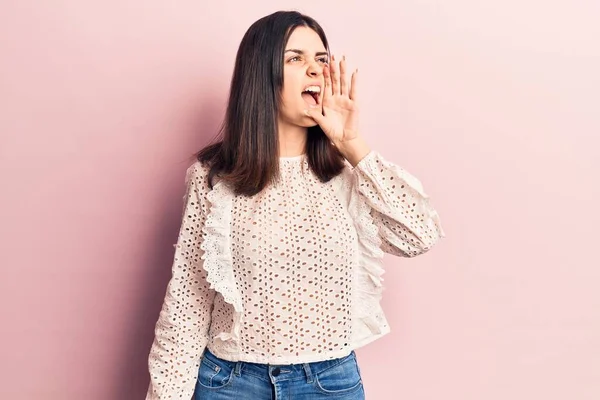 Young Beautiful Girl Wearing Casual Shirt Shouting Screaming Loud Side — Stock Photo, Image