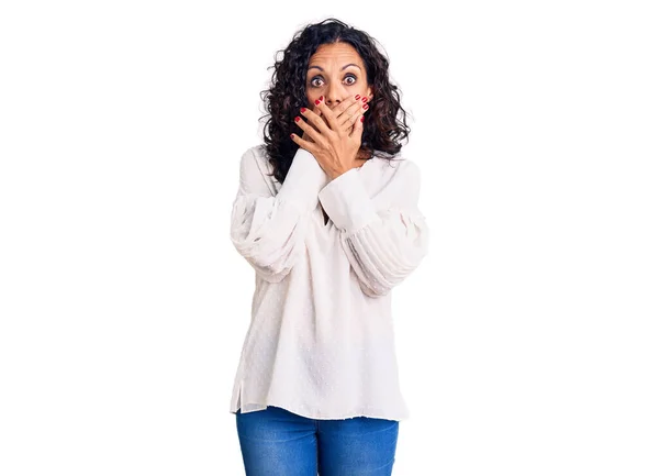 Medioevo Bella Donna Che Indossa Maglione Casual Scioccato Copertura Bocca — Foto Stock