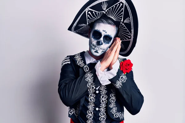 Jeune Homme Portant Jour Mexicain Costume Mort Sur Blanc Sommeil — Photo