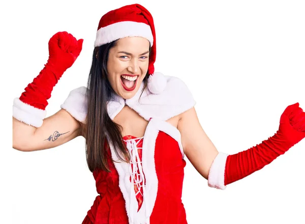 Jovem Bela Mulher Caucasiana Vestindo Traje Papai Noel Dançando Feliz — Fotografia de Stock