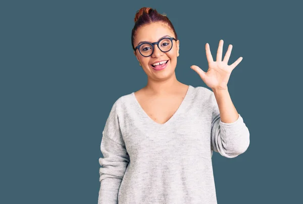 Young Latin Woman Wearing Casual Clothes Showing Pointing Fingers Number — Stock Photo, Image