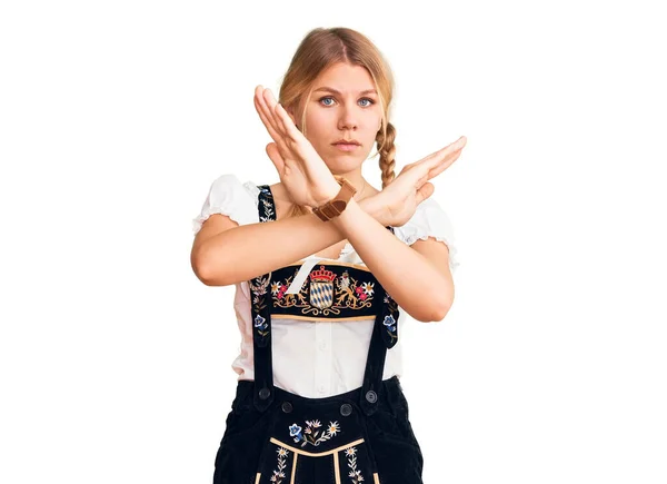 Jovem Bela Mulher Loira Vestindo Oktoberfest Expressão Rejeição Vestido Cruzando — Fotografia de Stock