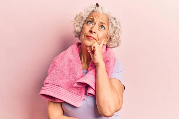 Senior Grey Haired Woman Wearing Sportswear Towel Thinking Concentrated Doubt — Stock Photo, Image